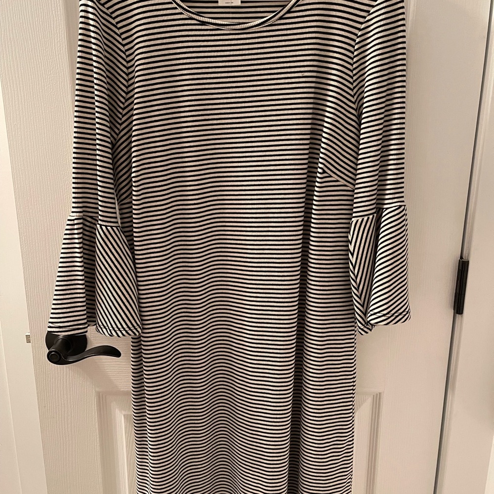 Kaileigh bell sleeve dress